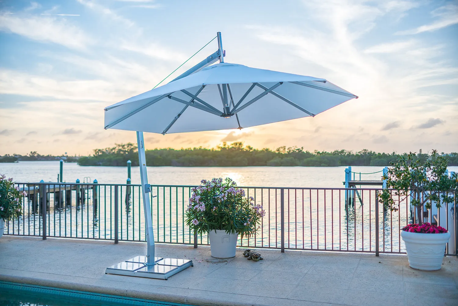 Bambrella 10' Round Santa Ana Side Wind Aluminum Manual Lift Cantilever Umbrella