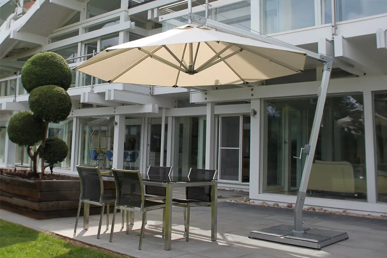 Bambrella 10' Round Santa Ana Side Wind Aluminum Manual Lift Cantilever Umbrella