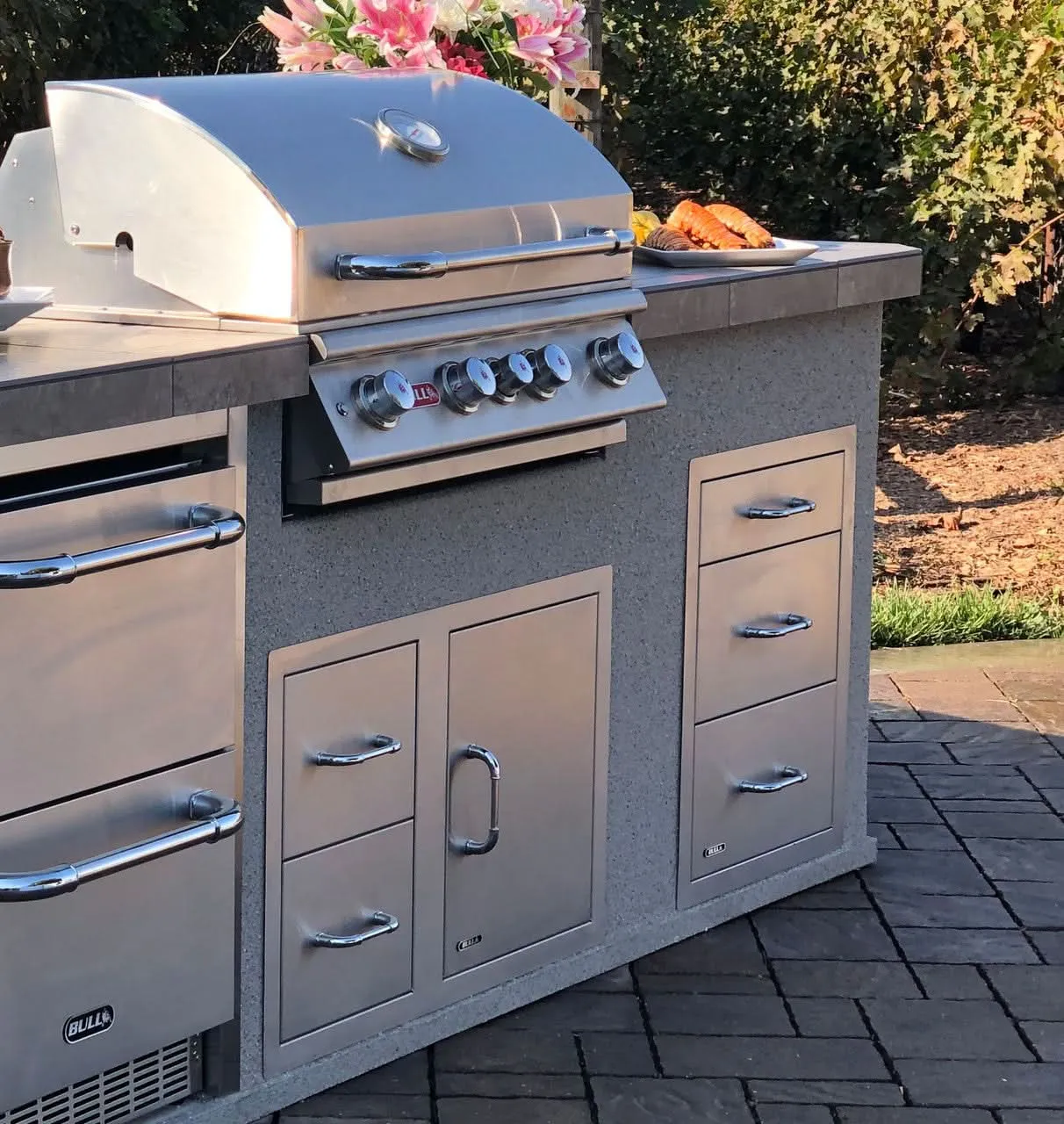 Bull Outdoor Standard Package Angus 30-inch 4 burner Grill with Stainless Steel Door/Drawer Combo,  Access Door, Standard Refrigerator and Cover LP