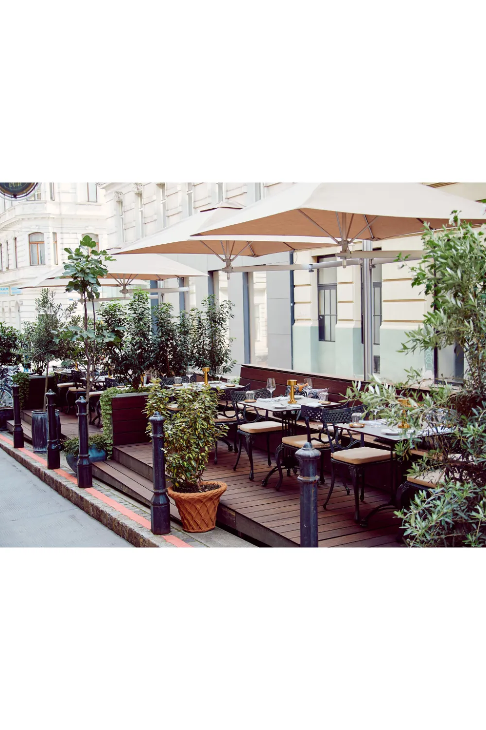 Square Outdoor Umbrella (7’ 6.6”) | Umbrosa Paraflex Duo